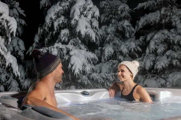 Happy Couple Relaxing Outdoor Hot Tub Winter Snowy Trees Background — Stock Photo, Image