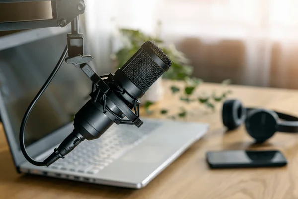 Workplace Content Creator Home Studio Podcasting Online Streaming Radio Broadcasting — Stockfoto