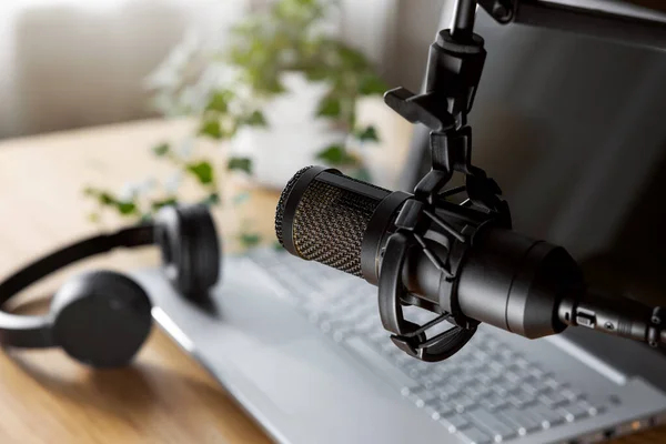 Home Studio Podcast Recording Radio Broadcasting Workplace Content Creator Microphone — Stockfoto