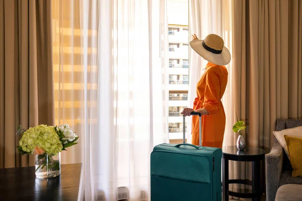 Single Woman Luggage Looking Out Hotel Room Window Arrival Resort — Stockfoto