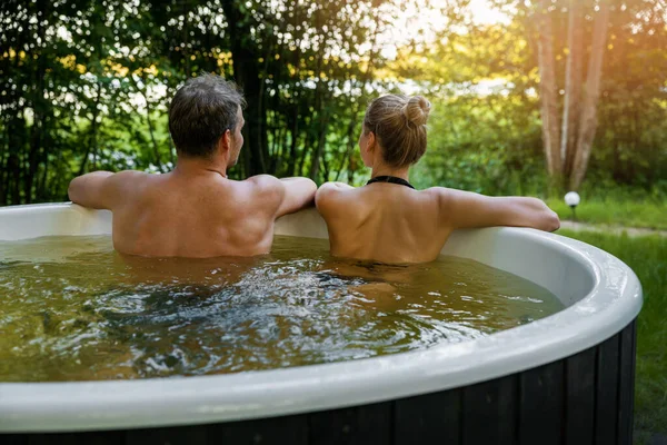 Young Couple Relaxing Together Outdoor Hot Tub Forest Resort Spa — Stock Photo, Image