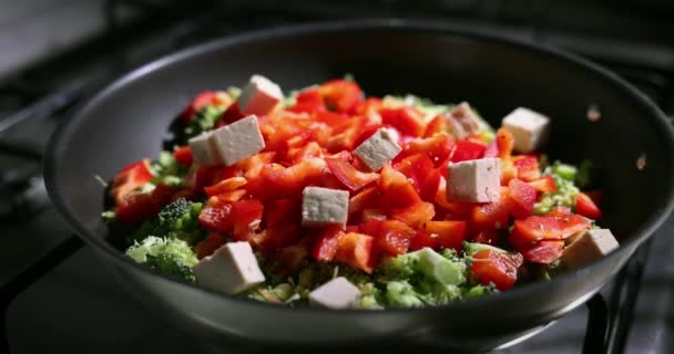 Preparar Tofu Remover Fría Con Verduras Comida Vegetariana — Vídeos de Stock