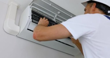 Klima bakım ve onarım. hvac servis teknisyeni iş başında