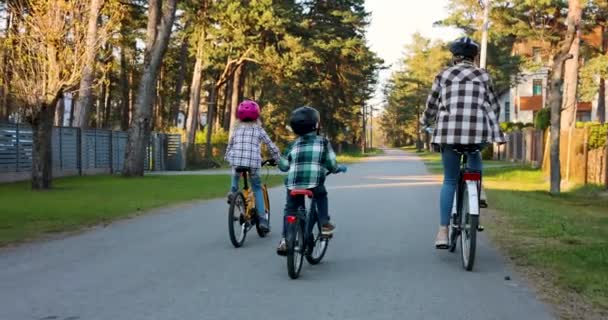 Mother Two Kids Bike Ride Rear View — Stock Video
