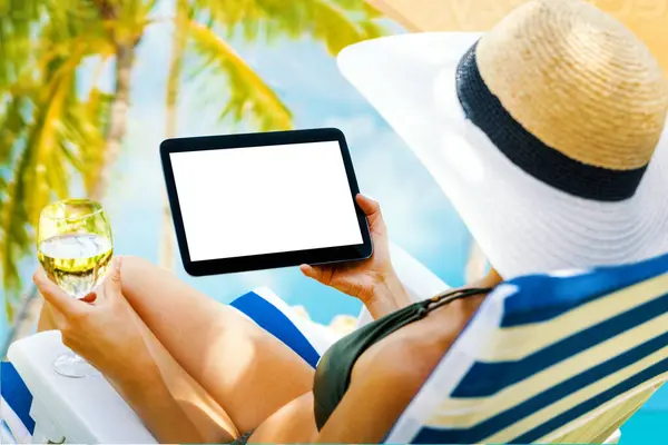 Woman Holding Digital Tablet Blank Screen While Laying Beach Chair रॉयल्टी फ़्री स्टॉक इमेज