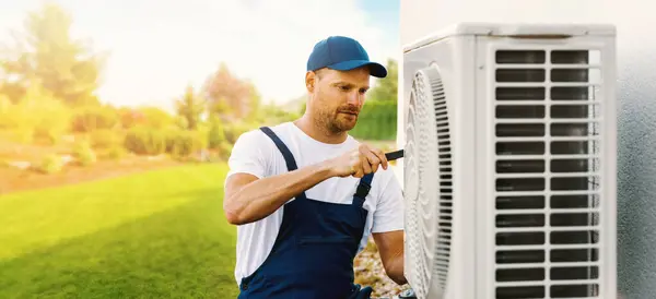 Technician Working House Air Conditioning Heat Pump Outdoor Unit Hvac स्टॉक फ़ोटो