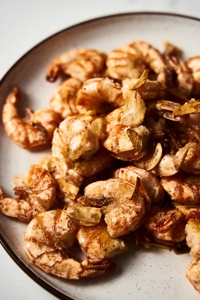 Crispy Pan Fried Shrimps Prawns Garlic Chinese Asian Cuisine Dish — Stock Photo, Image