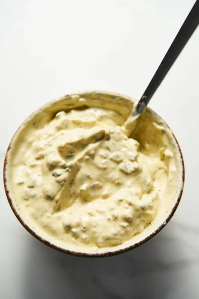 Klassisk Tartar Sauce Dopp Skålen Mayonnäs Med Dill Och Kapris — Stockfoto