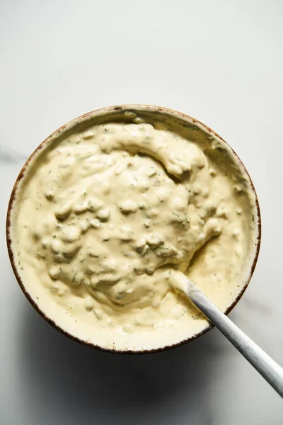 Klassisk Tartar Sauce Dopp Skålen Mayonnäs Med Dill Och Kapris — Stockfoto