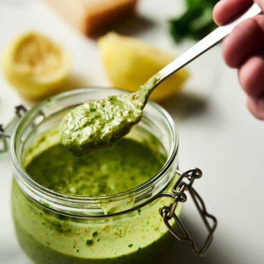 Limon, Basil ve Nutty Good for All Seasons 'un ferahlatıcı karışımı. Yüksek kalite fotoğraf