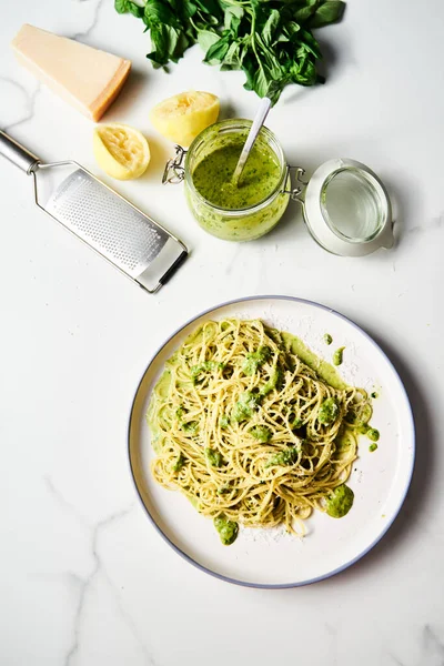 Lemony Bliss Pasta Vibrant Delight Linguine Zesty Lemon Pesto Sprudlande — Stockfoto