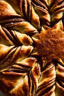 Noel Tarçın Yıldızı ekmeği. Yeni pişmiş ev yapımı. Üst görünüm kapalı. Yüksek kalite fotoğraf