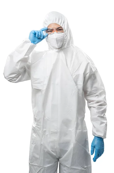 Trabalhador Usa Terno Proteção Médica Terno Macacão Branco Com Máscara — Fotografia de Stock