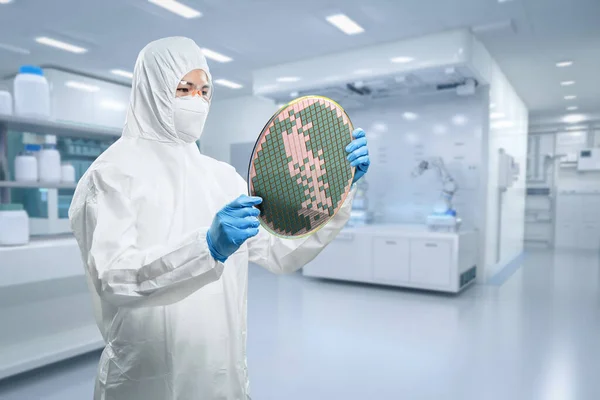 Worker Engineer Wears Medical Protective Suit White Coverall Suit Silicon — Foto Stock