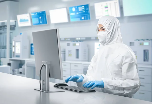 Worker Engineer Wears Protective Suit White Coverall Suit Work Semiconductor — Stok fotoğraf