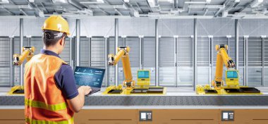 Mühendis veya teknisyen kontrol tabletli fabrikada 3D robot montaj hattı