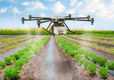 Tarım teknolojisi konsepti 3D insansız hava aracı uçuşu ve sprey gübresiyle