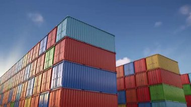 Bulutlu mavi gökyüzüne karşı terminalde konteynır yığınıyla konteynır portu zaman ayarları