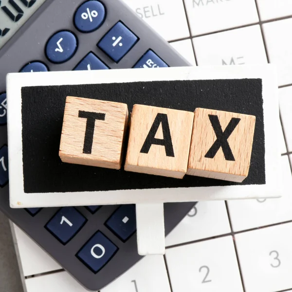 Text Tax Dřevěných Kostkách Daňová Podnikatelská Koncepce — Stock fotografie