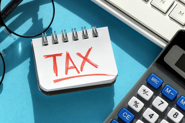 Tax Woord Een Klein Kantoorboekje Concept Voor Het Bedrijfsleven — Stockfoto