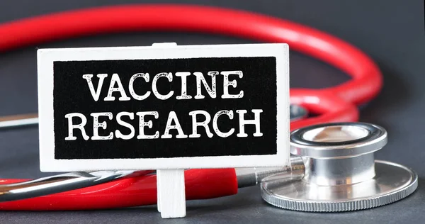 Investigación Vacina Palabras Escritas Una Pizarra Pequeña Estetoscopio — Foto de Stock