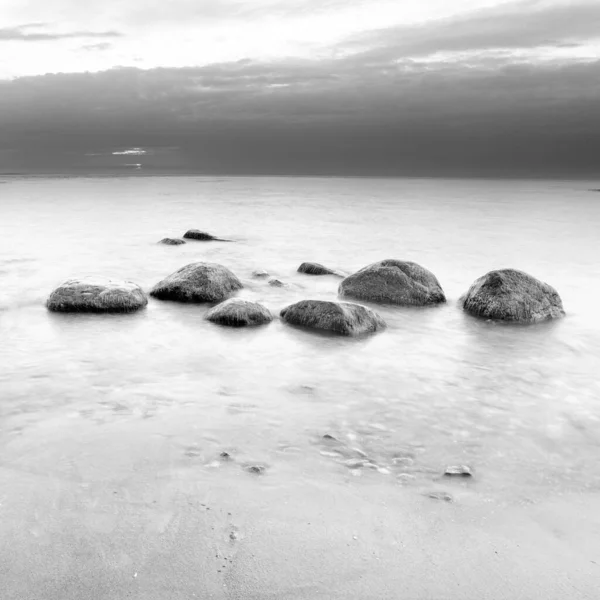 Pedras Praia Fotografia Preto Branco — Fotografia de Stock
