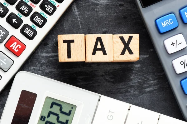 Tekst Tax Drewnianych Kostkach Koncepcja Działalności Podatkowej — Zdjęcie stockowe