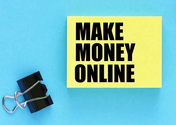 Make Money Online Szavak Egy Kis Darab Papír Kék Háttér — Stock Fotó