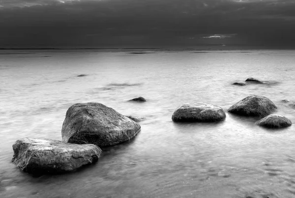 Steine Strand Schwarz Weiß Fotografie — Stockfoto