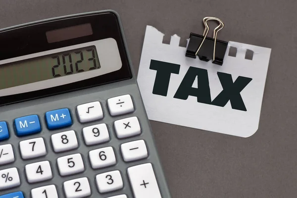 Tax 2023 Palabras Sobre Pedazo Papel Una Calculadora — Foto de Stock