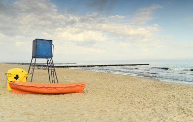 plajda cankurtaran istasyonu.