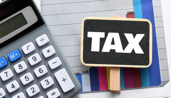 Palabra Tax Una Pizarra Pequeña Concepto Negocio Fiscal — Foto de Stock