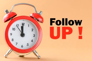 Alarm saati ve Takip 'in yanındaki metin!
