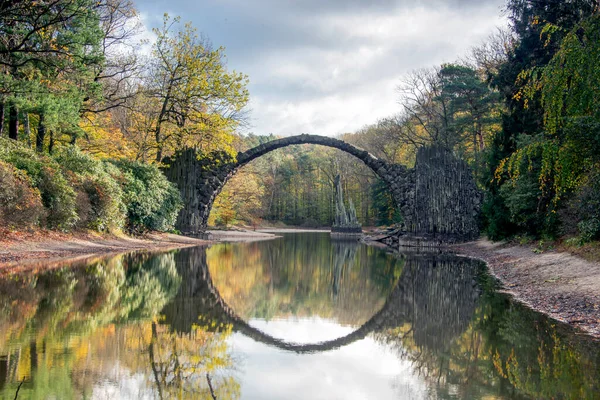 Stary Piękny Wspaniały Most Rakotz — Zdjęcie stockowe