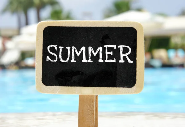 Das Wort Sommer Auf Einer Tafel Geschrieben — Stockfoto