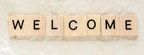 Λέξη Καλωσορίσματος Από Ξύλινα Γράμματα Ελαφρύ Φόντο — Φωτογραφία Αρχείου
