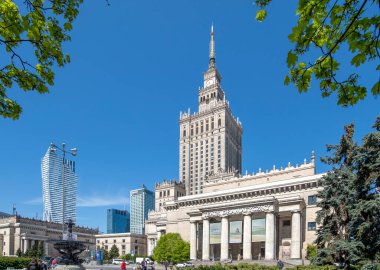 WARsaw, POLAND - 01 Mayıs 2023: Polonya 'nın Varşova kentindeki Kültür ve Bilim Sarayı (Palac Kultury i Nauki, PKiN).