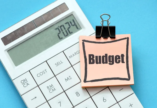 Las Palabras Presupuesto Pequeño Pedazo Papel Una Calculadora — Foto de Stock