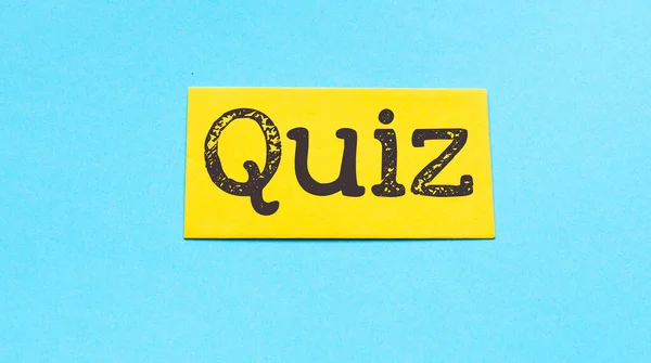 Quiz Time Concept Word Small Piece Paper Blue Background — Stock Photo, Image
