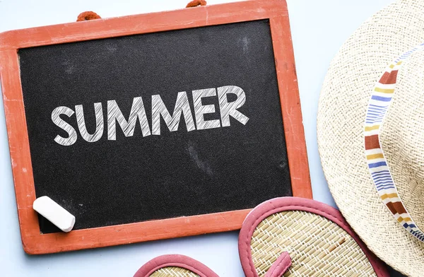 Het Woord Summer Geschreven Een Schoolbord — Stockfoto