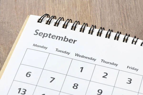 Der Schreibtischkalender Für September Auf Holzgrund — Stockfoto