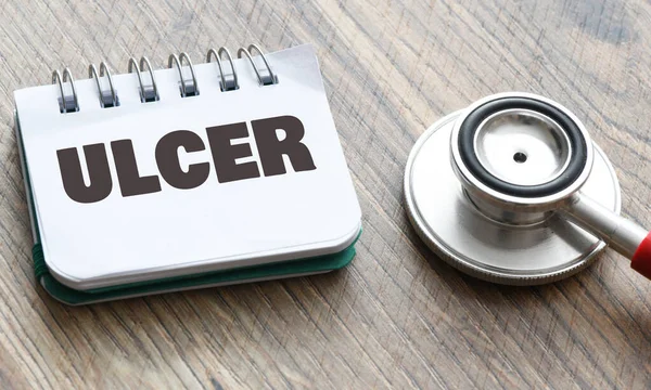 Слово Ulcer Блокноте Рядом Стетоскопом — стоковое фото