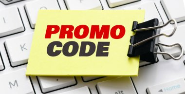 Çevrimiçi İndirim kuponu tanıtım kodu kavramı.