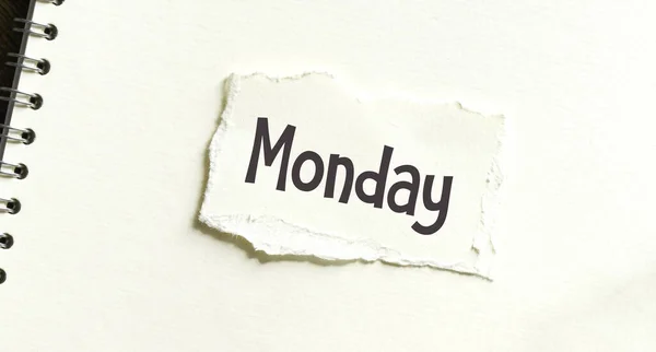 Слово Понедельник Небольшом Листе Бумаги — стоковое фото