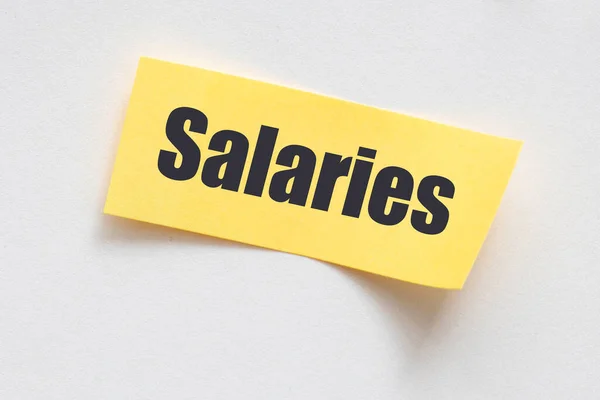 Salarissen Concept Het Woord Salaries Een Klein Velletje Een Kantoorboekje — Stockfoto