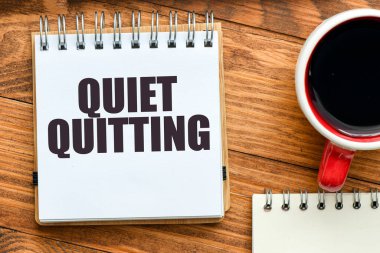 Ofis defterindeki sessiz sözcükler.