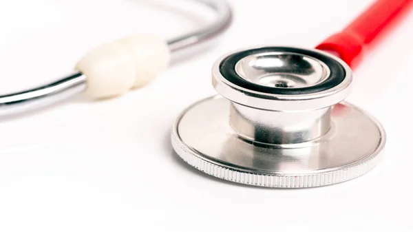 Beyaz Arka Planda Steteskop Kalp Sağlığı Sağlık Sigortası Konsepti Dünya — Stok fotoğraf