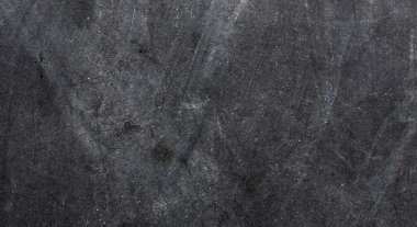 Tahta masadaki boş tebeşir tahtası. Metin girmek ya da grafik eklemek için boş alan. Eğitim ya da iş dünyasında kavram.