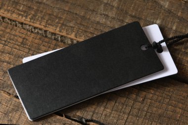 boş etiket dize ile bağlı. fiyat etiketi, hediye etiketi, Satılık etiket adres etiketi