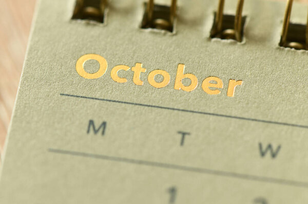 Слово ОКТЯБРЯ в календаре.